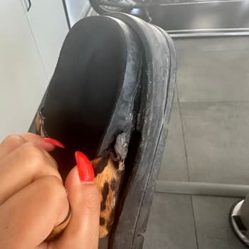 Bershka Kısa Sürede Parçalanan Terlik İçin Yardım Alamıyorum