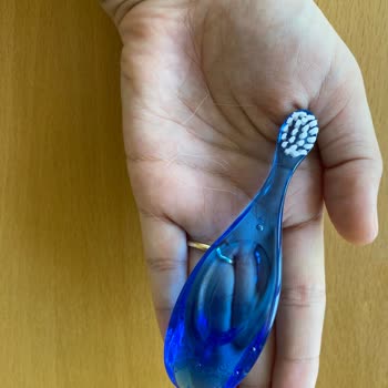 Rocs Diş Fırçası Parçalanıyor