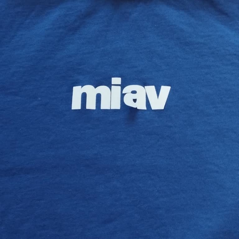 Mavi Baskılı Tişörtü İle İlgili Şikayetim Var.