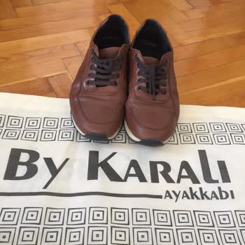 By Karalı Ayakkabı Ürünün Arkasında Durmuyor