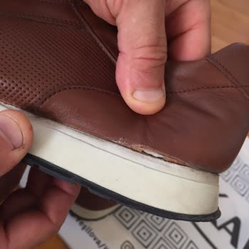 By Karalı Ayakkabı Ürünün Arkasında Durmuyor