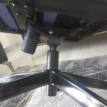 xDrive X Drive 15'li Oyuncu Koltuğunun Çift Kol Kuyruklu Mekanizma Eksikliği