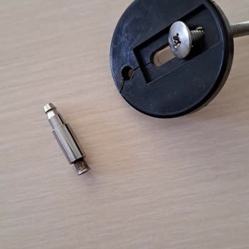 Creavit Klozet Kapağı Menteşesi Kırılması
