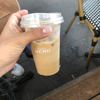Caffé Nero Hilltown Küçükyalı İçi Havasız Ve Sıcak