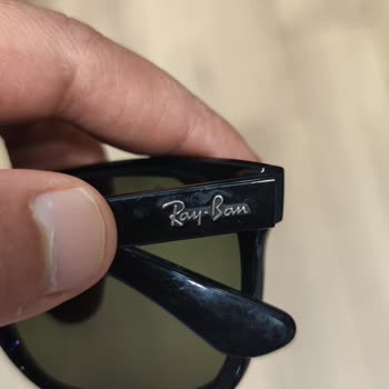 Ray Ban Atasun Gözlük Sap Kısmında Renk Atma