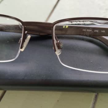 Atasun Optik'ten Aldığım Essilor Camlarda Simetrik Çatlaklar Oluştu