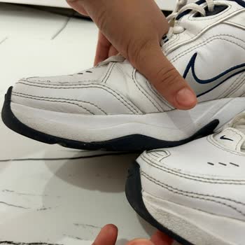 Nike Spor Ayakkabı Dikiş Hatası