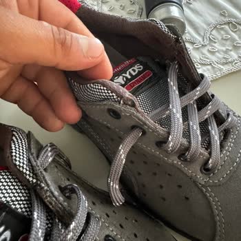 YDS Boots Ayakkabının Birleşim Yerlerinde Dikiş Yok.