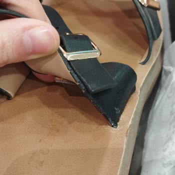 FLO Ayakkabı FLO Bizimle Alay Ediyor