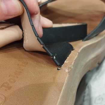 FLO Ayakkabı FLO Bizimle Alay Ediyor