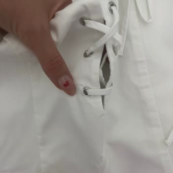 Zara Bir Giyimde Deforme Olan Elbise
