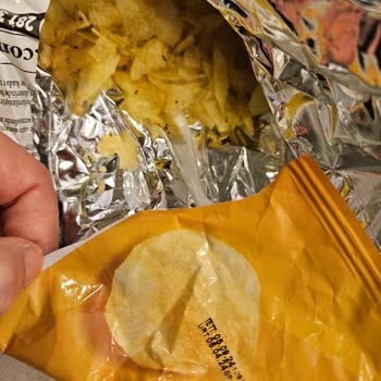 Lays İçinde Küçük Siyah Şeyler