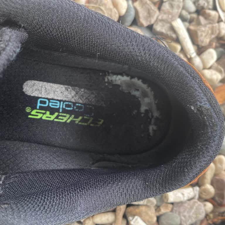 Skechers Ayakkabısındaki Üretim Hatasının Arkasında Durmuyor!