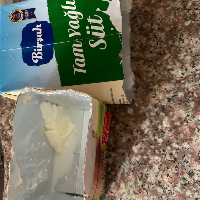 A101'den Aldığım Sütün İçinde Yabancı Madde Çıktı!