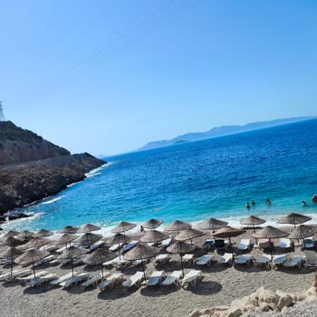 Kaş Belediyesi Plajda Şemsiyemi Koyacak Yer Yok!