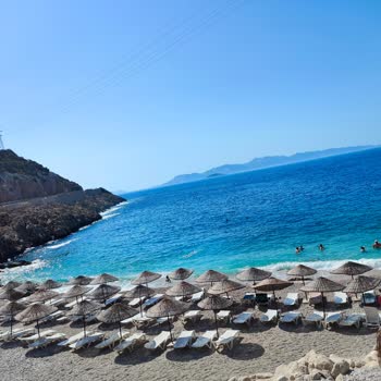Kaş Belediyesi Plajda Şemsiyemi Koyacak Yer Yok!