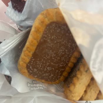 Eti Gıda Sütlü Çikolatalı Bisküvide Beyaz Lekeler