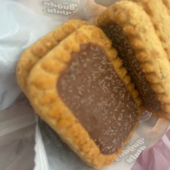 Eti Gıda Sütlü Çikolatalı Bisküvide Beyaz Lekeler