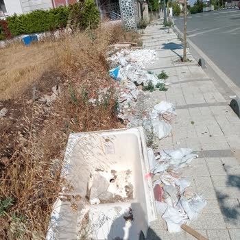 Silivri Belediyesi Belediye Çöp Ve Moloz Yığını