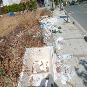 Silivri Belediyesi Belediye Çöp Ve Moloz Yığını