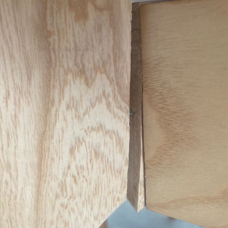 Vivense Yemek Masasının Aylardır Yapılmayan Tamiratı