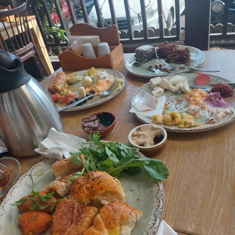 Avliya Boşnak Mutfağı 2 Lezzetsiz Tatsız Kahvaltı Ürünleri