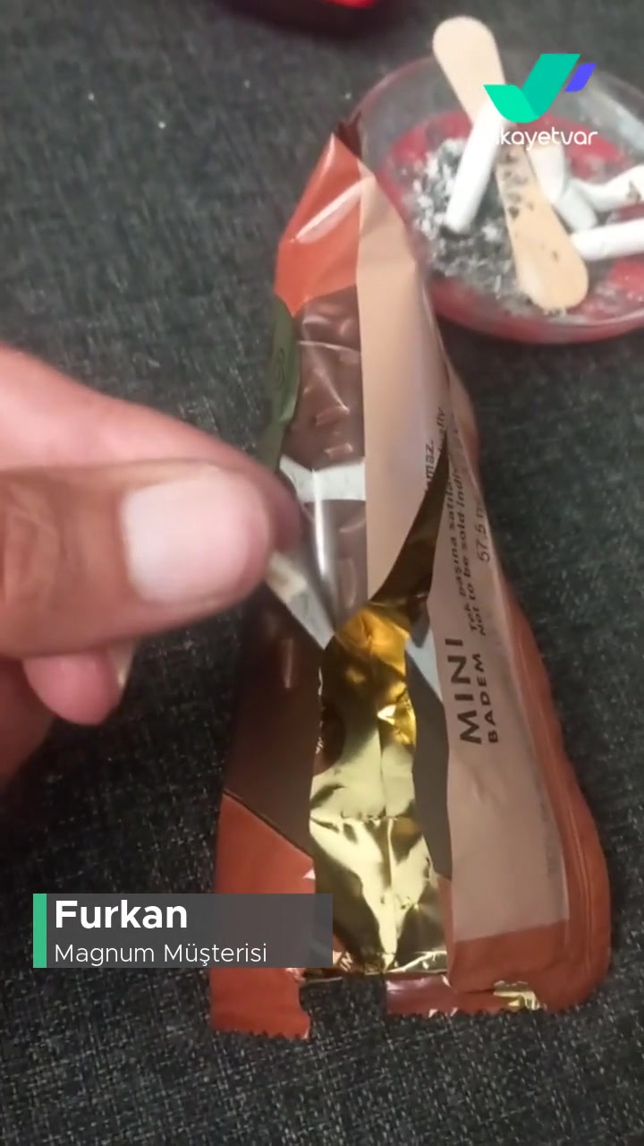 Magnum Dondurmanın İçinden Sert Kemik Gibi Bir Cisim Çıktı! videonun kapak resmi