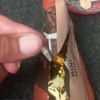 Magnum Dondurmanın İçinden Sert Kemik Gibi Bir Cisim Çıktı!