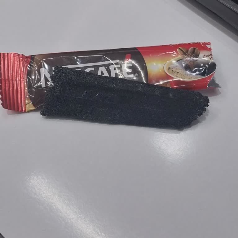 Nescafe Paketin İçinden Farklı Bir Cisim Çıktı