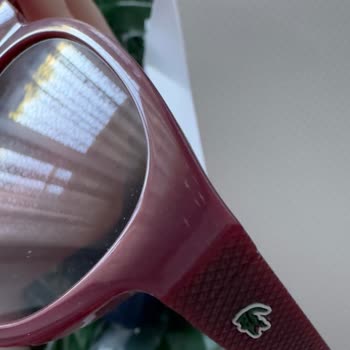 Lacoste Kusurlu Olmasına Rağmen İadesi Yapılmayan Güneş Gözlüğü Satıldı