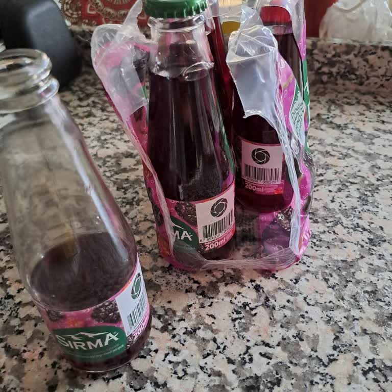 Happy Center'da Ekşimiş Sırma Marka Soda