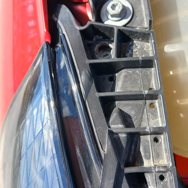 Renault Clio 5 Far Su Alıyor