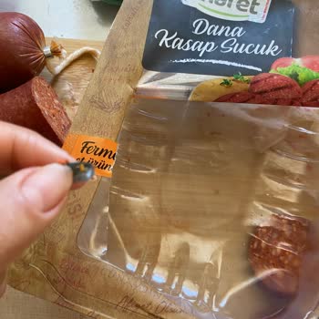 Maret Dana Kangal Sucuktan Plastik Parçası Çıktı