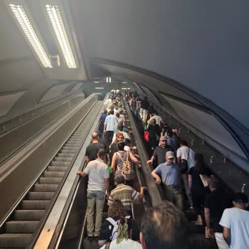 İzmir Büyükşehir Belediyesi Belediyenin Çalışmaması Metroların Durumu