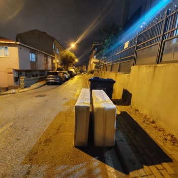 Has Nakliyat Kastamonu Has Nakliyat'ın Sorumsuzluğu: Eşyalarımızı Çöpün Yanına Bıraktılar!