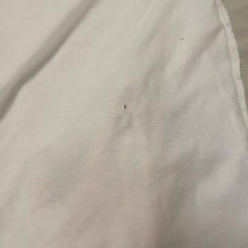 Maviden Alınan T-shirt Delik Deşik Oldu