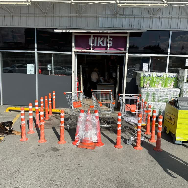 Migros Ekinoba Çıkış Kapısındaki Dubalar Sorunu