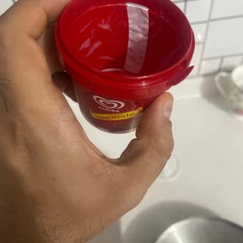 Algida Dondurmanın İçinden Beyaz Şeffaf Sabit Poşet Parçası Çıktı