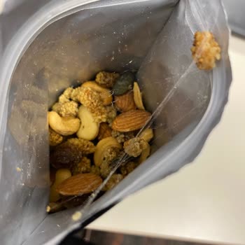 Harras Kuruyemişte Örümcek Ağı Çıktı