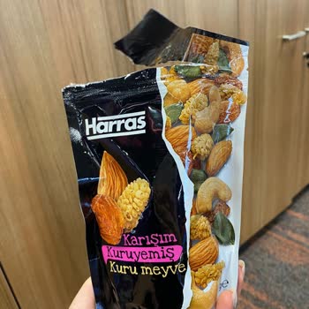 Harras Kuruyemişte Örümcek Ağı Çıktı