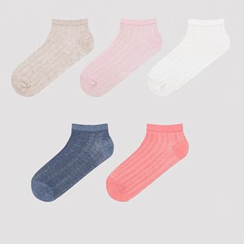 Giyildiğinde Yırtılan, Kese Kağıdından Yapılmış Penti Çocuk Çorabı