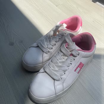 Tommy Hilfiger Ürünün Arkasında Değil