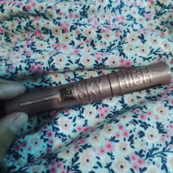 My Maybelline Mascara Flakes Off and Irritates My Eyes