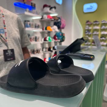 Süper Kids Lacoste 1799 TL'lik Terlik 2 Numara Küçüldü!