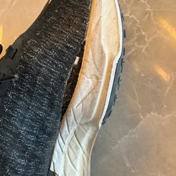 Nike Spor Ayakkabı Yanlardan Açıldı