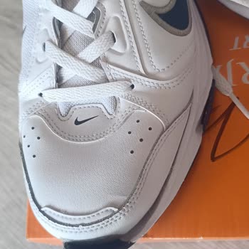 FLO Ayakkabı Mağazasının Sattığı Ürünün Arkasında Durmaması