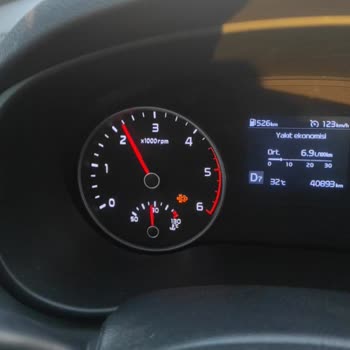 Kia Motor Ve Egzoz Işığının Yanması