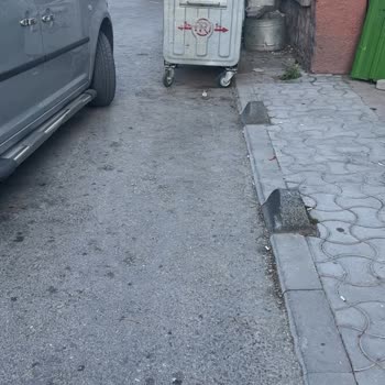 Selçuklu Belediyesi (Konya) Çöp Kutusu Şikayeti Kaldırım Kapandı
