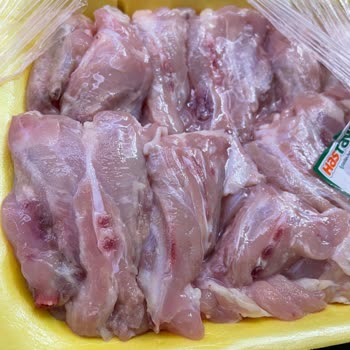 Hastavuk Onur Market Tavuğu Tarihi Geçmemesine Rağmen Kokmuş Morarmış