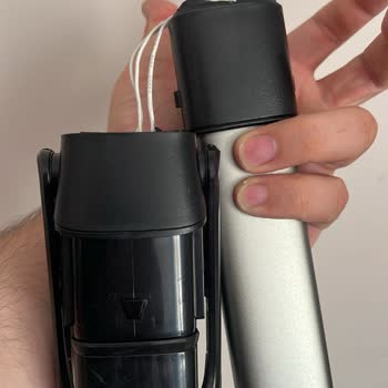 PHILIPS Ev Aletleri Philips Dikey Süpürgenin Gövdesi Kırılıp Duruyor